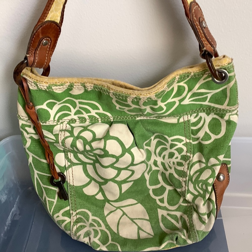 Fossil medium size tote. Great condition